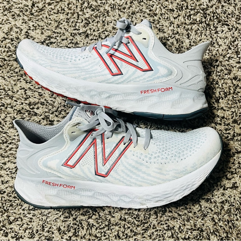 (EUC)New Balance Fresh Foam 1080V11 “White Gosht Pepper” Size 9.5 “Nice & Clean”